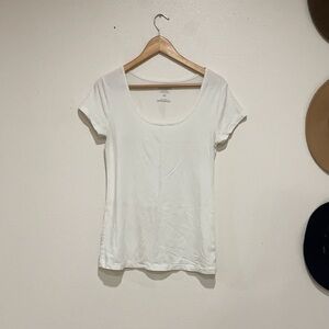 Old Navy Classic White Scoop Neck Tee